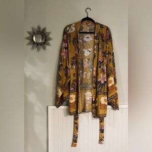 NWOT Unbranded Boutique Floral Goldenrod Kimono